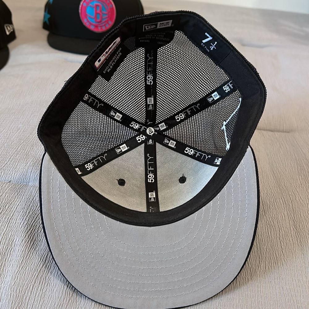 New Era Mesh Back Fitted Hat- NY Yankees - Picture 6 of 8